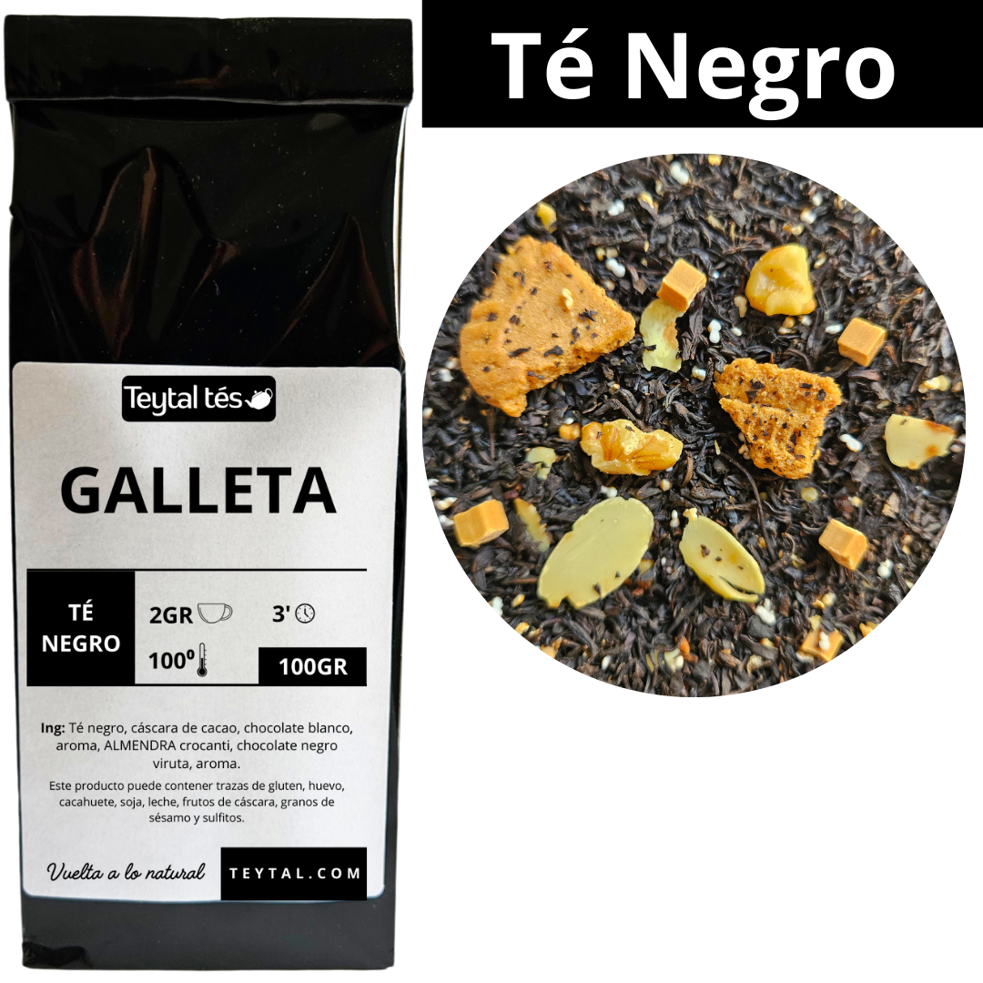 Bolsa negra de té negro Galleta 100gr con etiqueta blanca y texto negro junto a primer plano de hojas de té con trozos de.