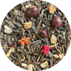 Mezcla de té verde con guaraná, hojas secas, semillas marrones y flores rojas y naranjas.