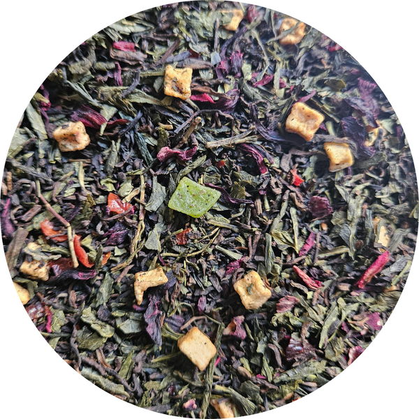 Mezcla de té rojo y verde con trozos secos de frutas y pétalos coloridos.