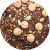 Mezcla de té rooibos con trozos de naranja y galletas pequeñas redondas espolvoreadas.