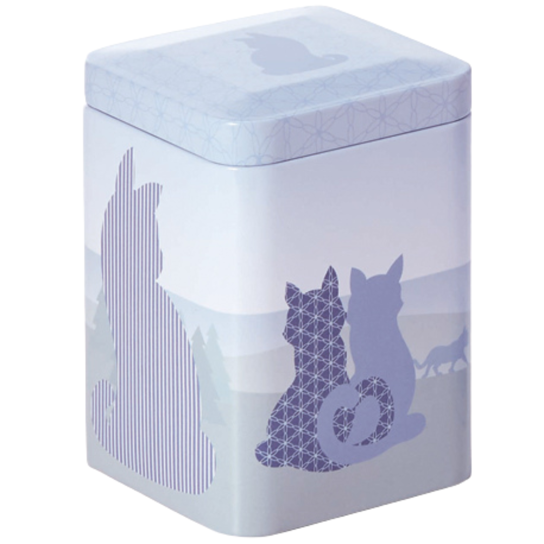 Lata rectangular azul con ilustraciones de gatos en tonos dorados y lilas, 100 gramos.